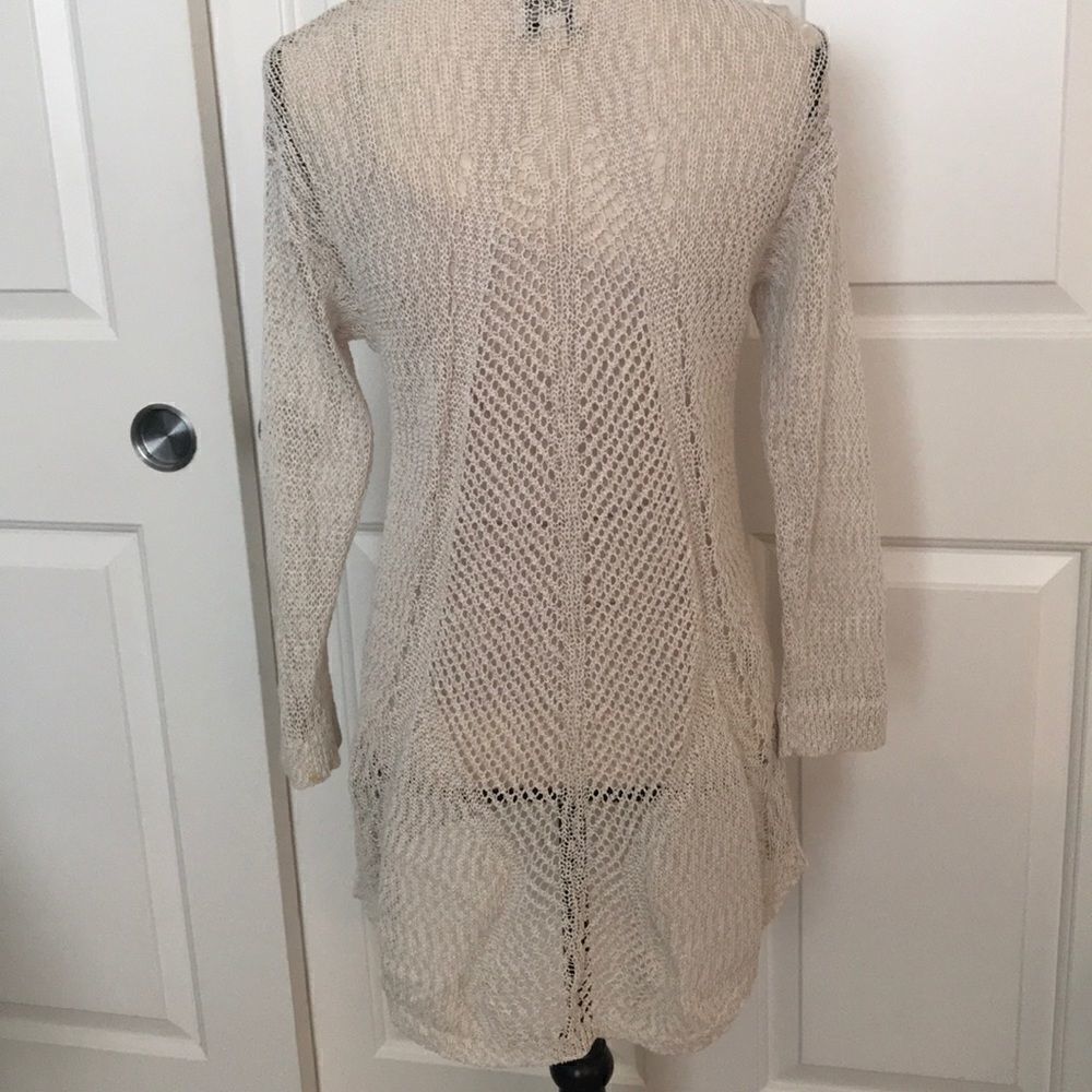 Adorable Spring top with built in Cami. Beige Eci - Picture 4 of 6